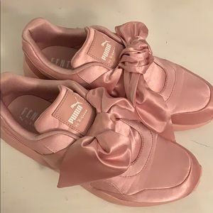 Rihanna fenty puma pink satin bow sneaker sz 8.5